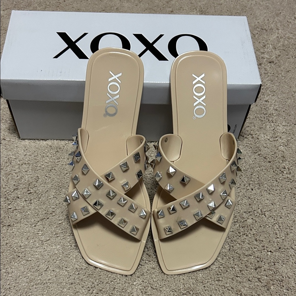 NWT- XOXOWomen's Jaylani Beachy Modern Sandals Sz 6